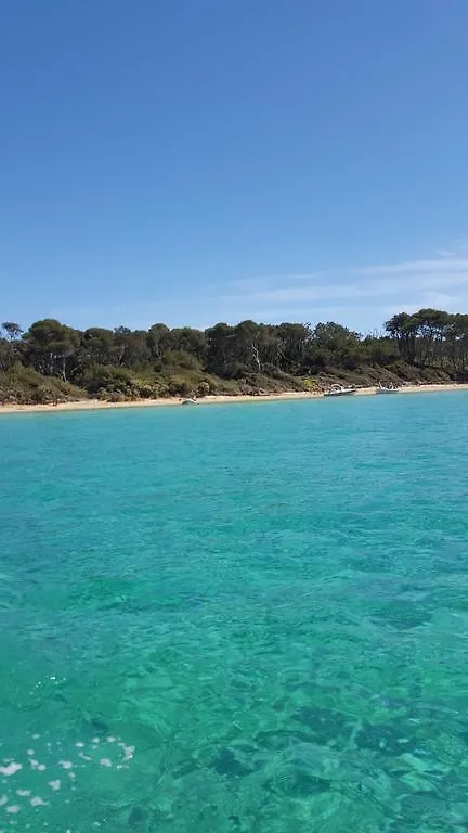Appart. Vue Sur Mer Et Clim/ Renove Apartman Hyères 0*,  Franciaország